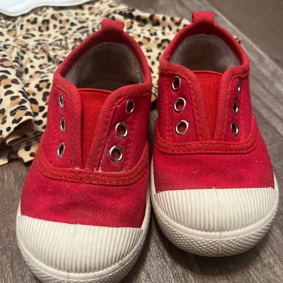 Red sneakers - Picture 2 of 4